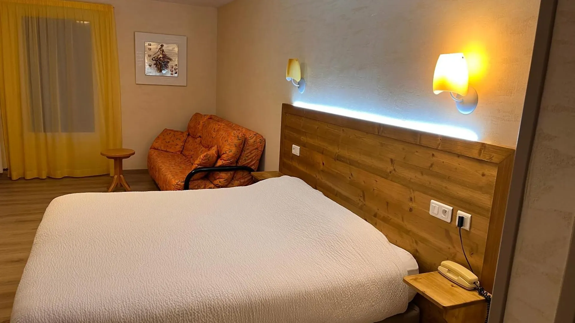 Logis Hotel Spa Restaurant Le Provence Lanarce France
