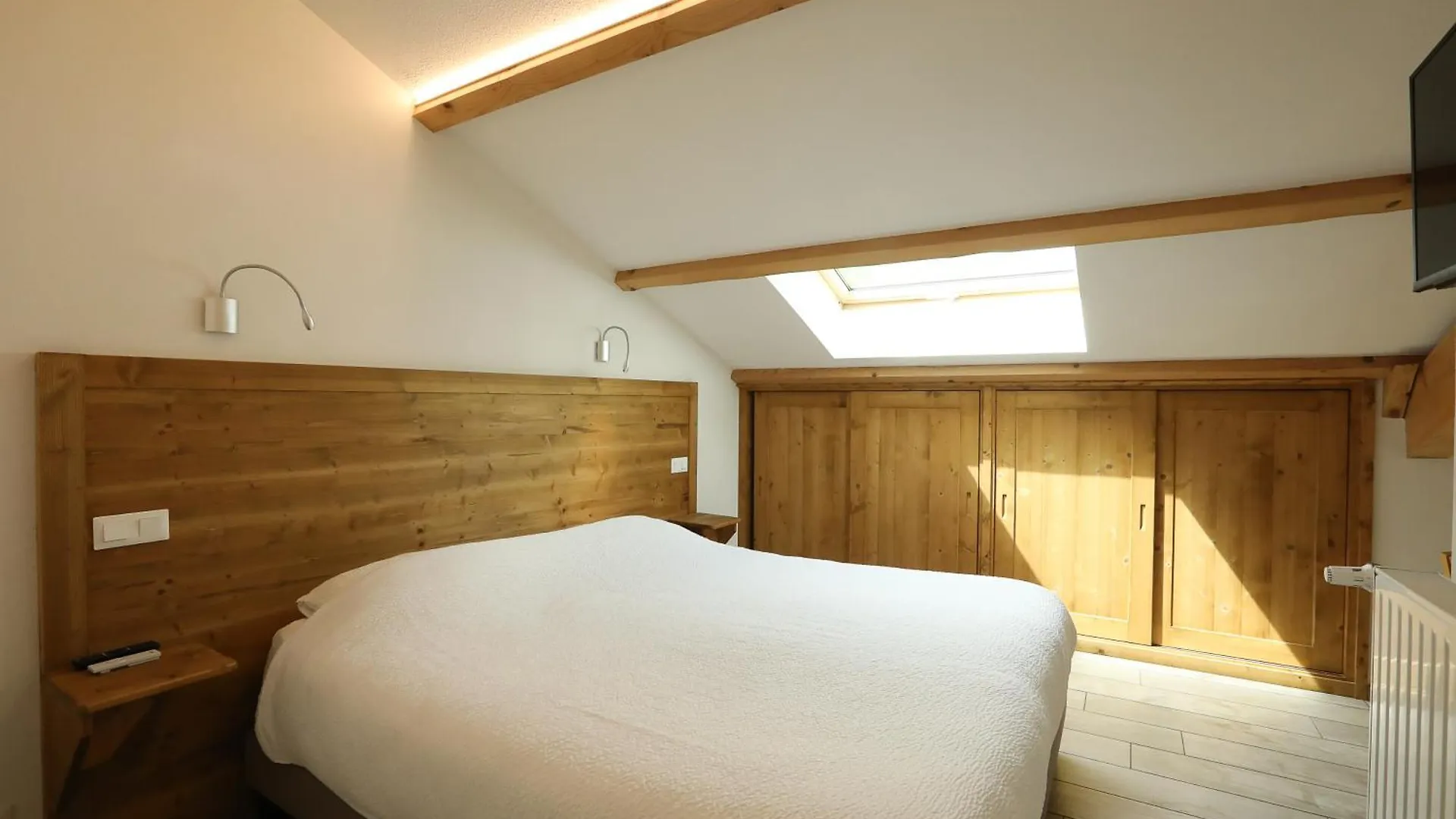 Logis Hotel Spa Restaurant Le Provence Lanarce 3*,  France