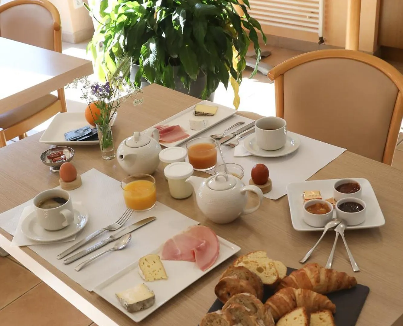 Logis Hotel Spa Restaurant Le Provence Lanarce