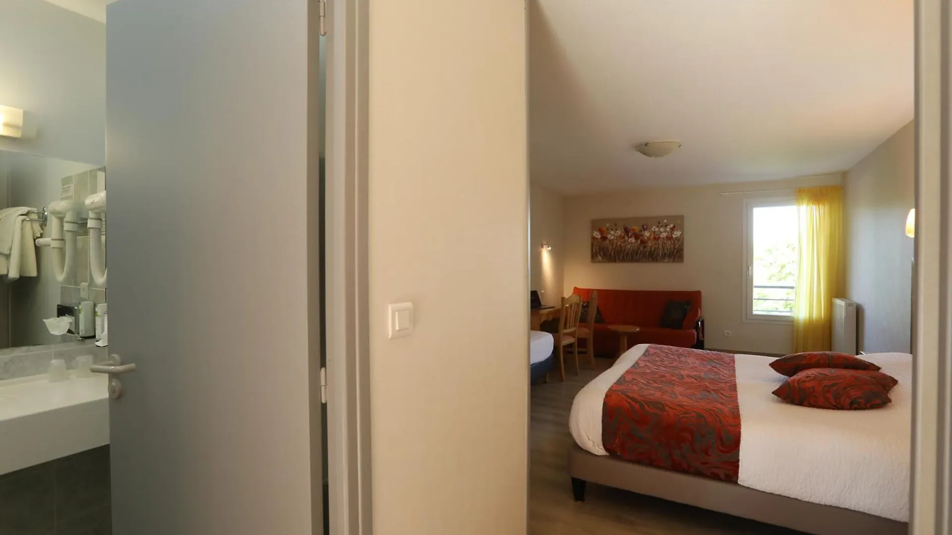 Logis Hotel Spa Restaurant Le Provence Lanarce