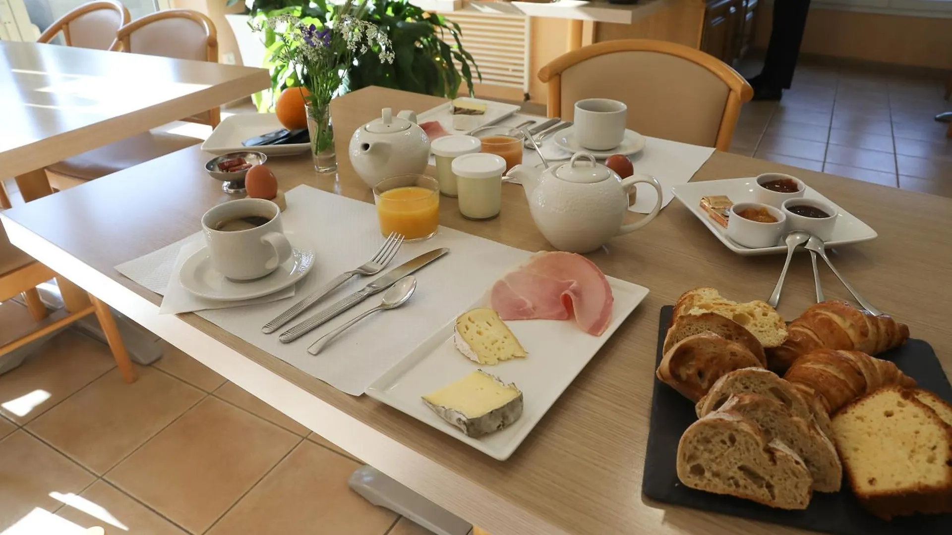 Logis Hotel Spa Restaurant Le Provence Lanarce