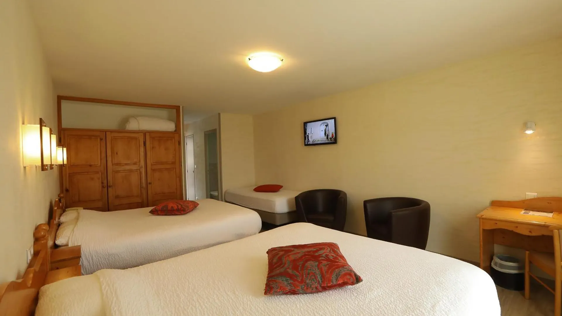 Logis Hotel Spa Restaurant Le Provence Lanarce