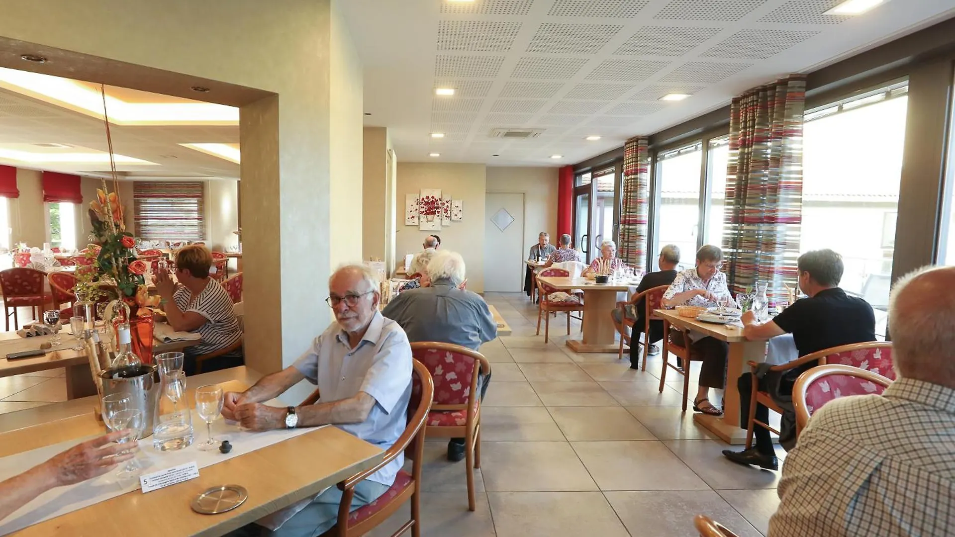 Logis Hotel Spa Restaurant Le Provence Lanarce