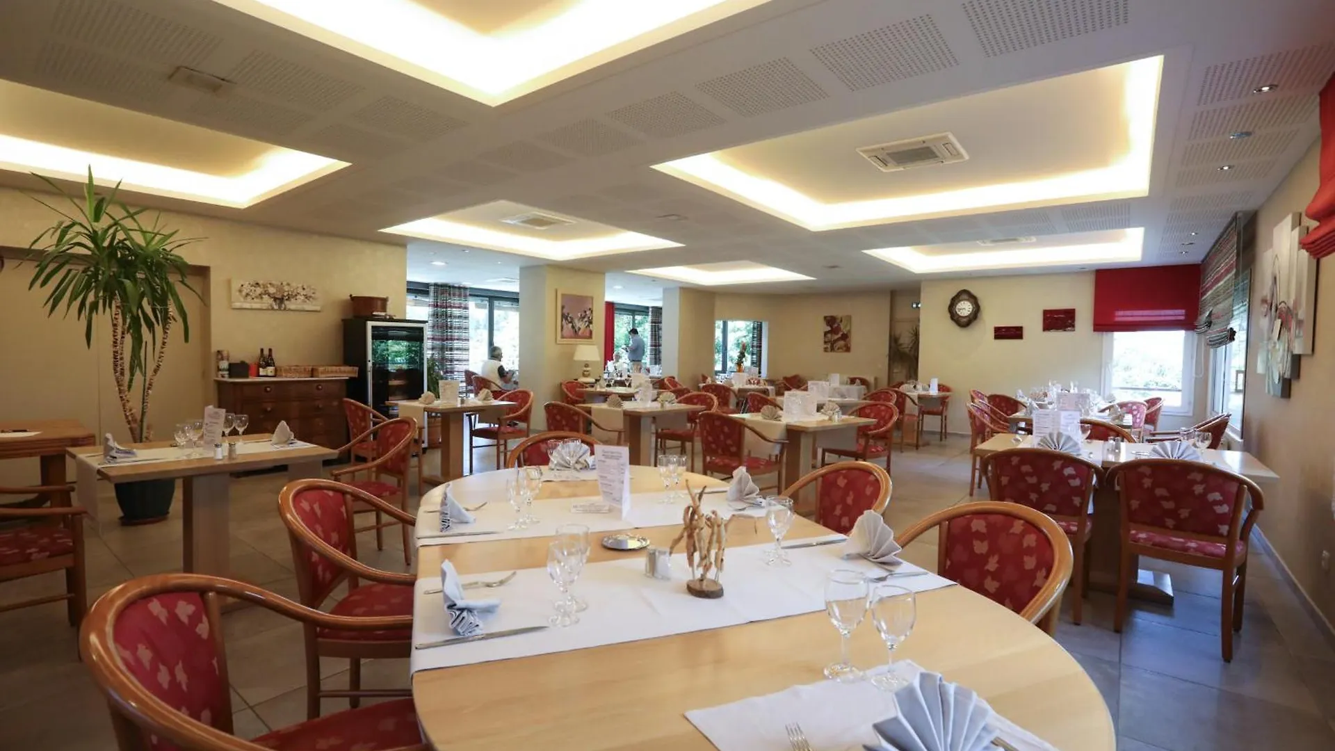 ***  Logis Hotel Spa Restaurant Le Provence Lanarce France