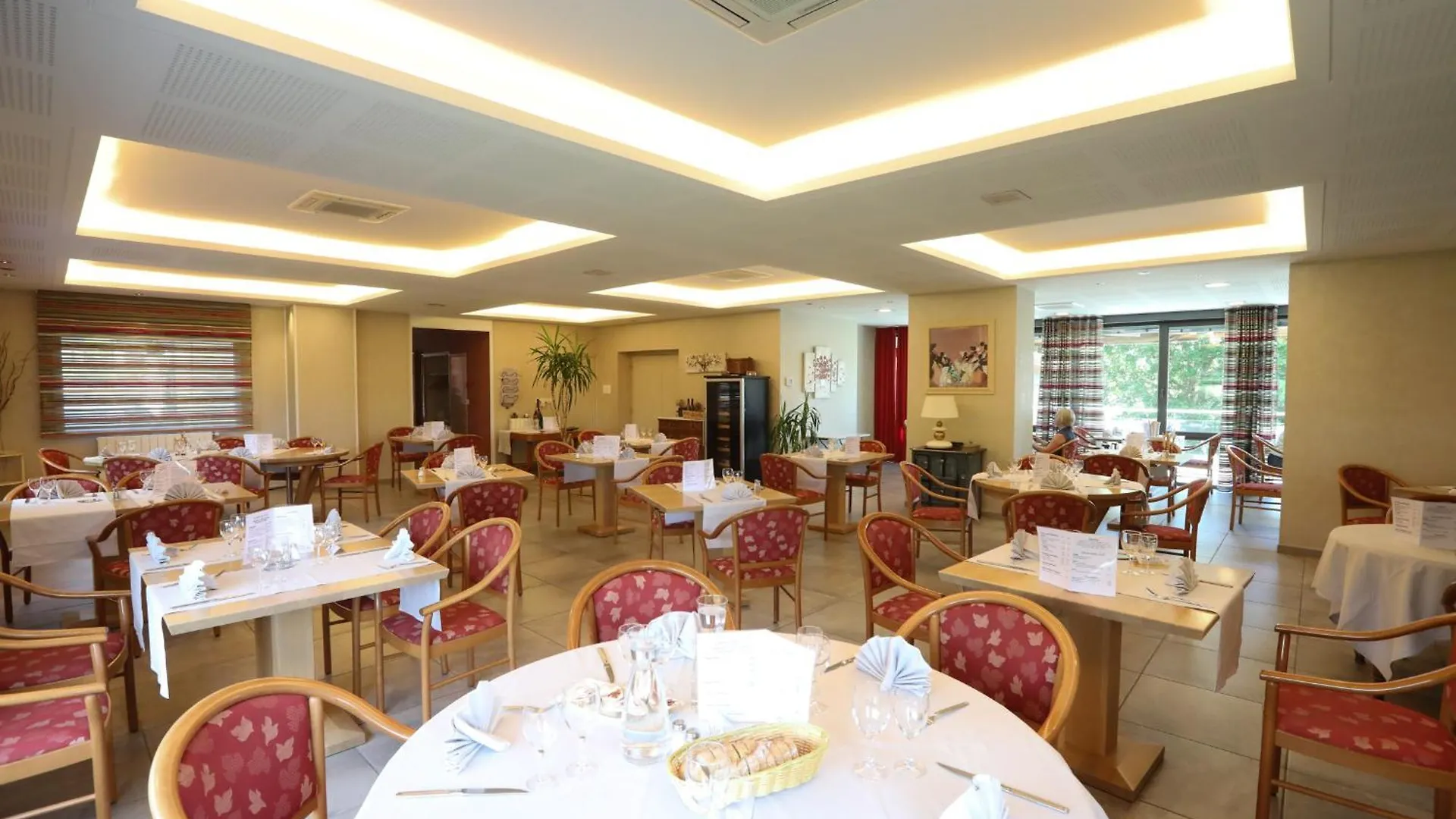 Logis Hotel Spa Restaurant Le Provence Lanarce