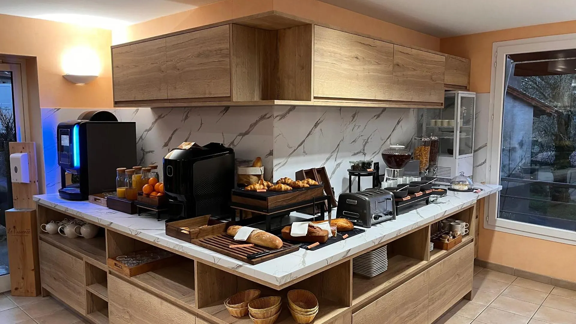 ***  Logis Hotel Spa Restaurant Le Provence Lanarce France